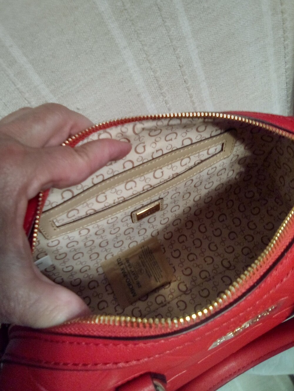 Guess: Red Barrel Satchel - Picture 6 of 7